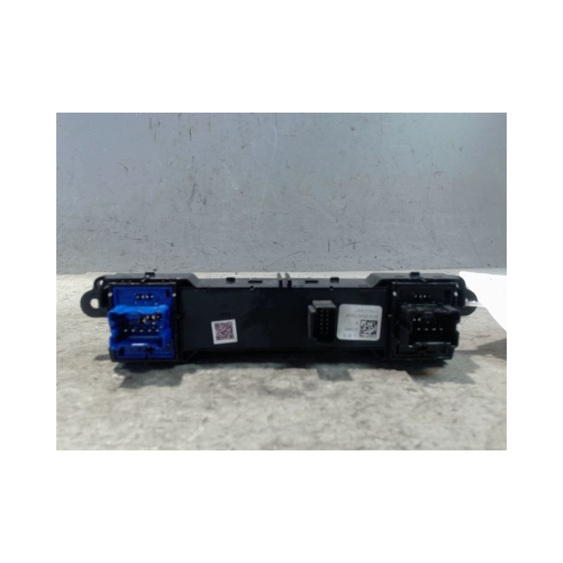 COMMANDE LEVE-GLACE PORTE AVG DACIA SPRING