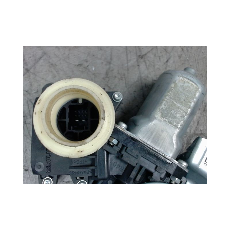 MECANISME+MOTEUR LEVE-GLACE AVANT DROIT TOYOTA VERSO