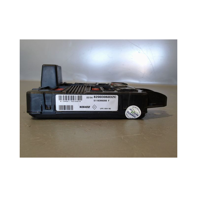 BOITE A FUSIBLES RENAULT MEGANE
