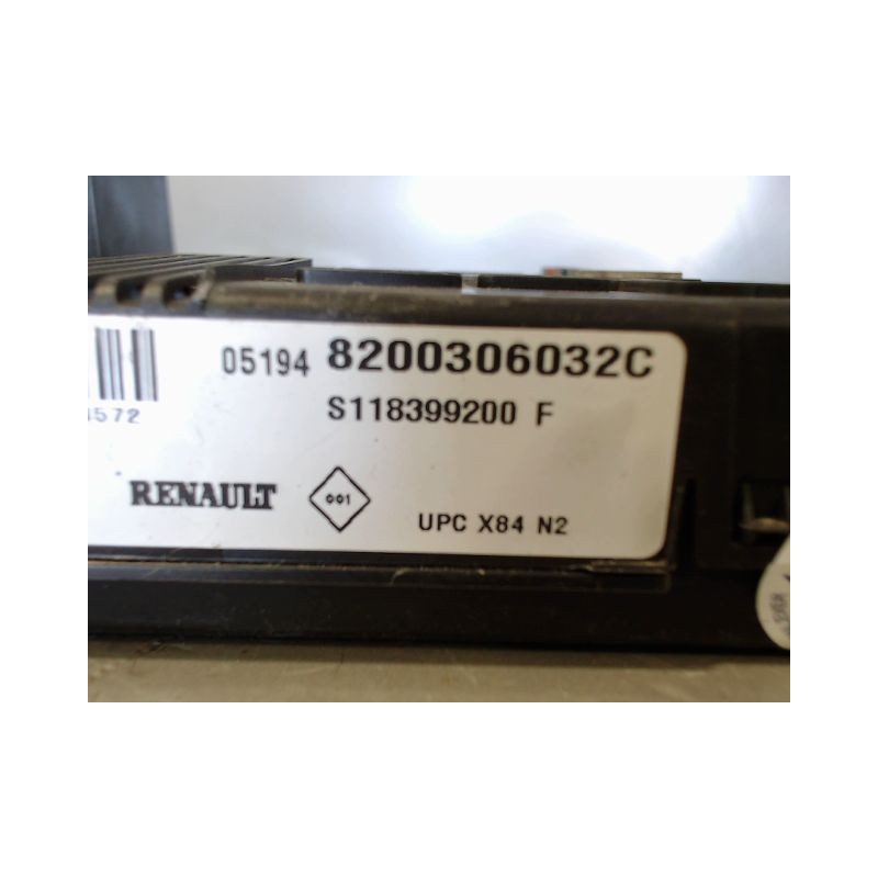 BOITE A FUSIBLES RENAULT MEGANE