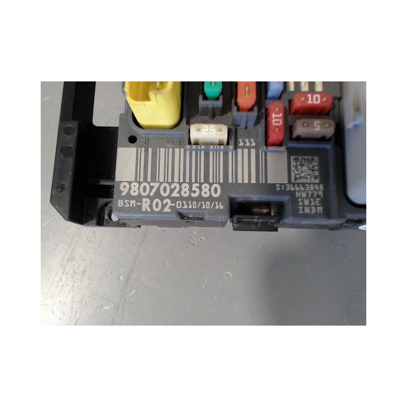 BOITE A FUSIBLES PEUGEOT 5008