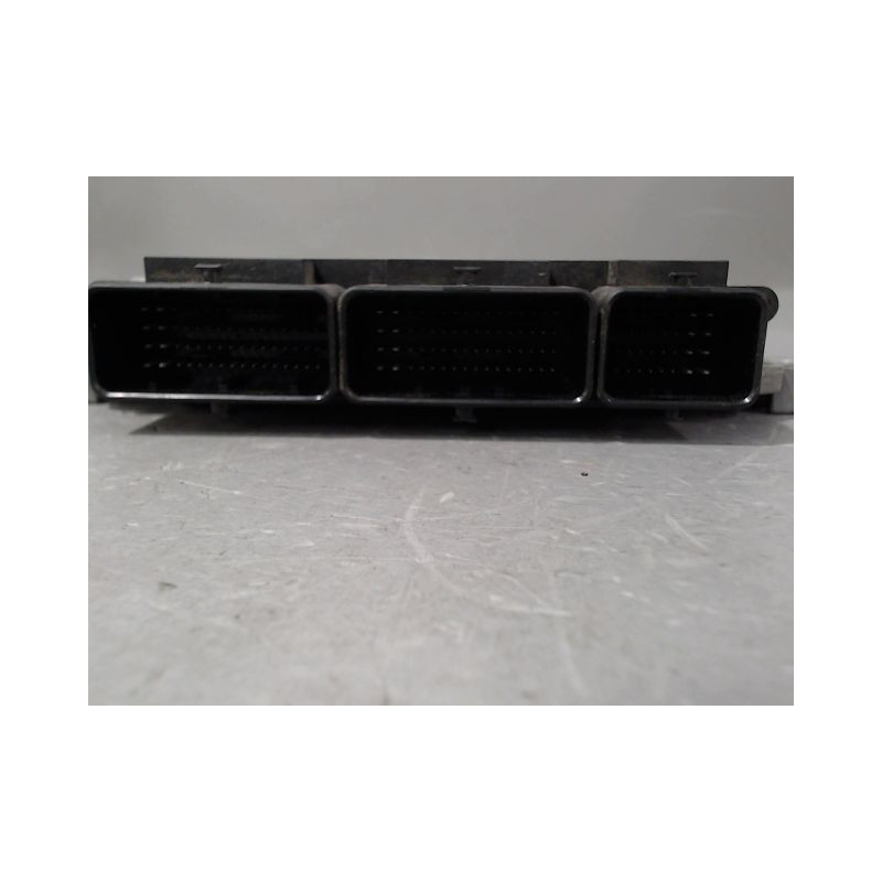 CALCULATEUR MOTEUR RENAULT CLIO