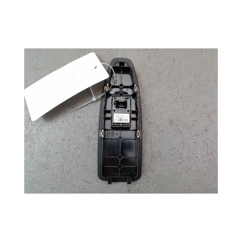 COMMANDE LEVE-GLACE PORTE AVD BMW SERIE 1
