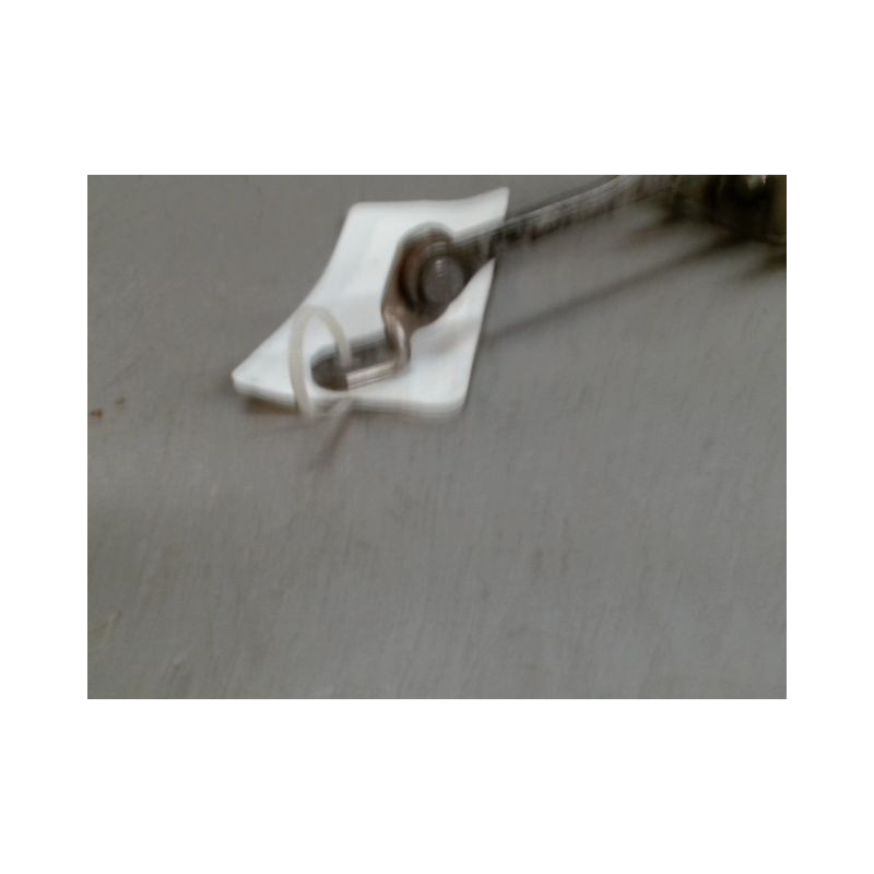 TIRANT PORTE AVANT GAUCHE DACIA SANDERO 2008-