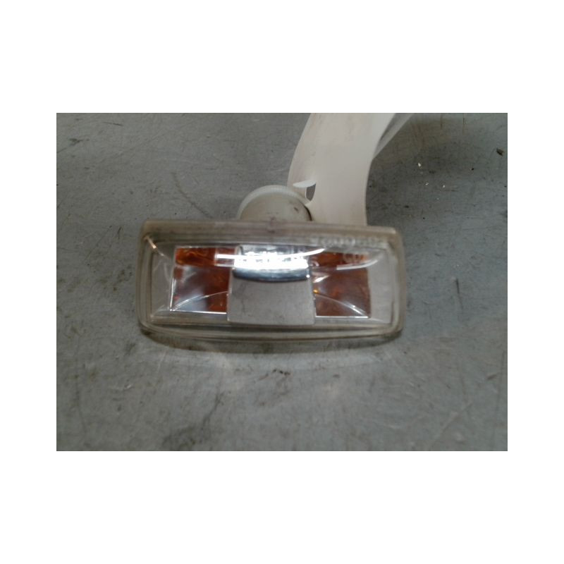 REPETITEUR AILE GAUCHE OPEL CORSA