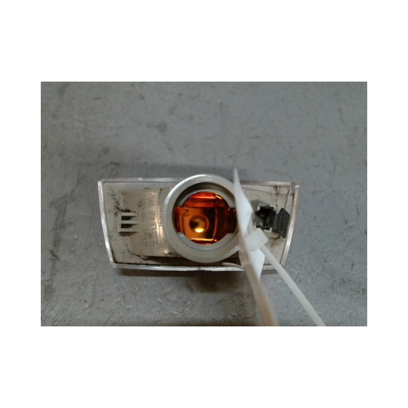 REPETITEUR AILE GAUCHE OPEL CORSA