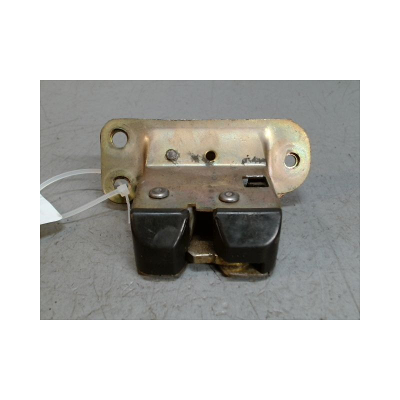 SERRURE COFFRE ARRIERE VOLVO S40 2000-
