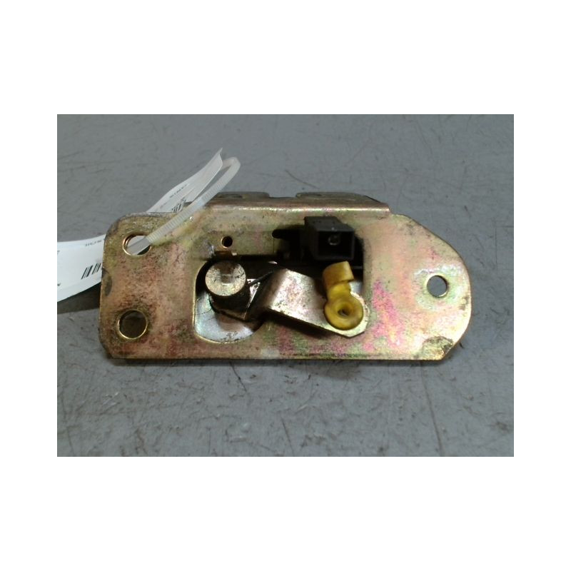 SERRURE COFFRE ARRIERE VOLVO S40 2000-