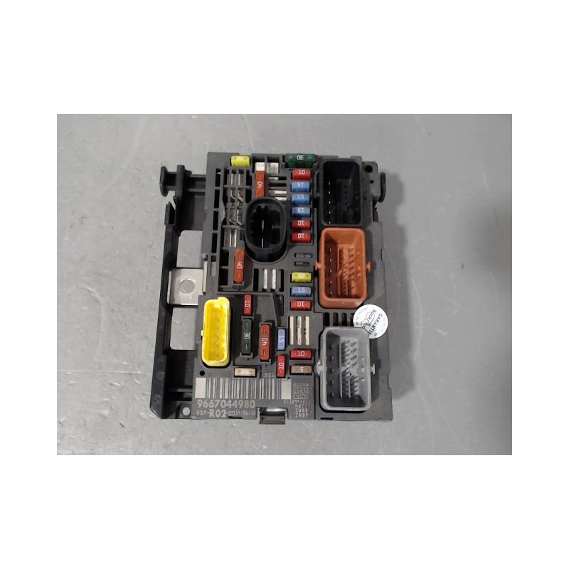 BOITE A FUSIBLES PEUGEOT 407