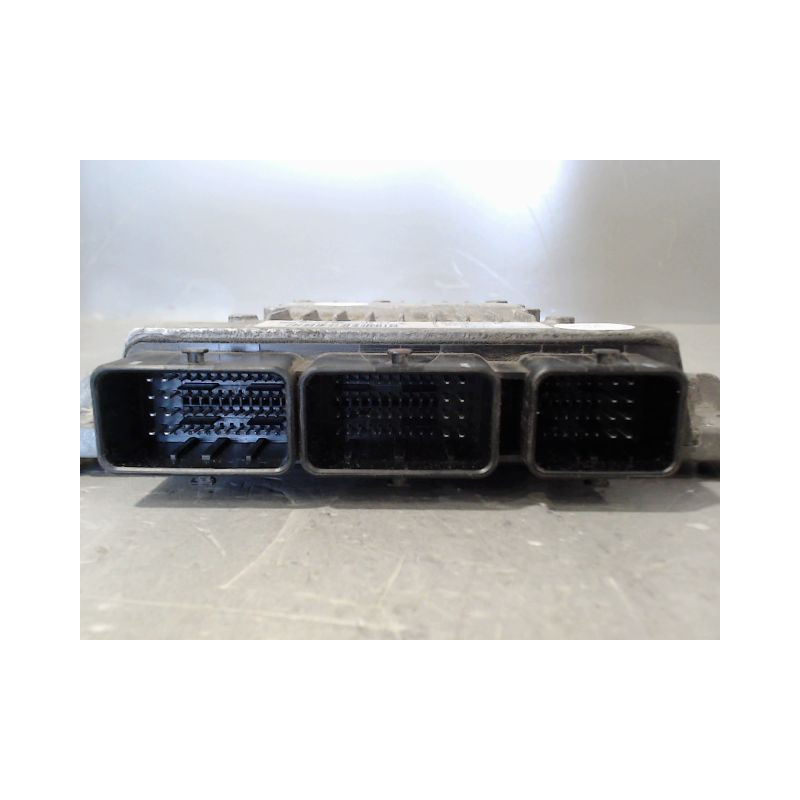 CALCULATEUR MOTEUR RENAULT CLIO