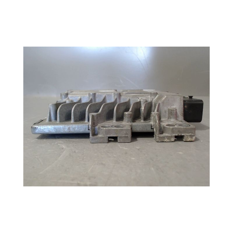 CALCULATEUR MOTEUR RENAULT CLIO