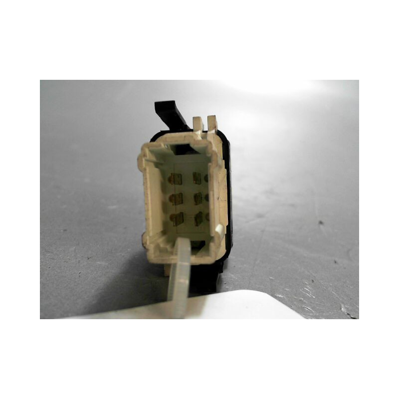 COMMANDE LEVE-GLACE PORTE AVD RENAULT CLIO