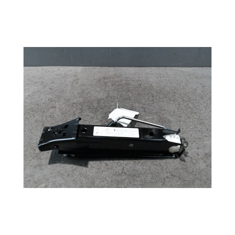 CRIC + MANIVELLE VOLKSWAGEN POLO 2009-