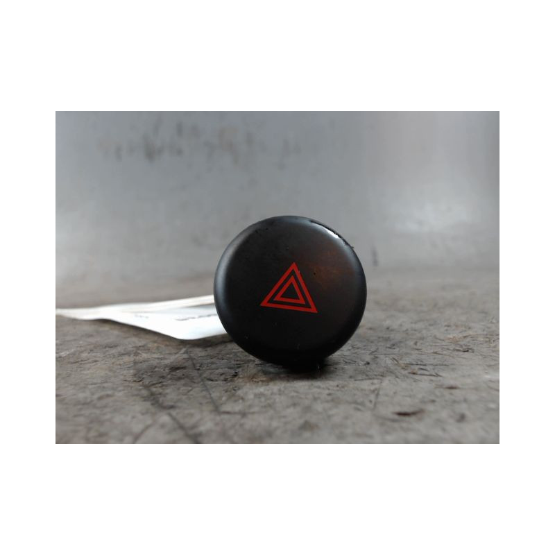 BOUTON DE WARNING NISSAN JUKE