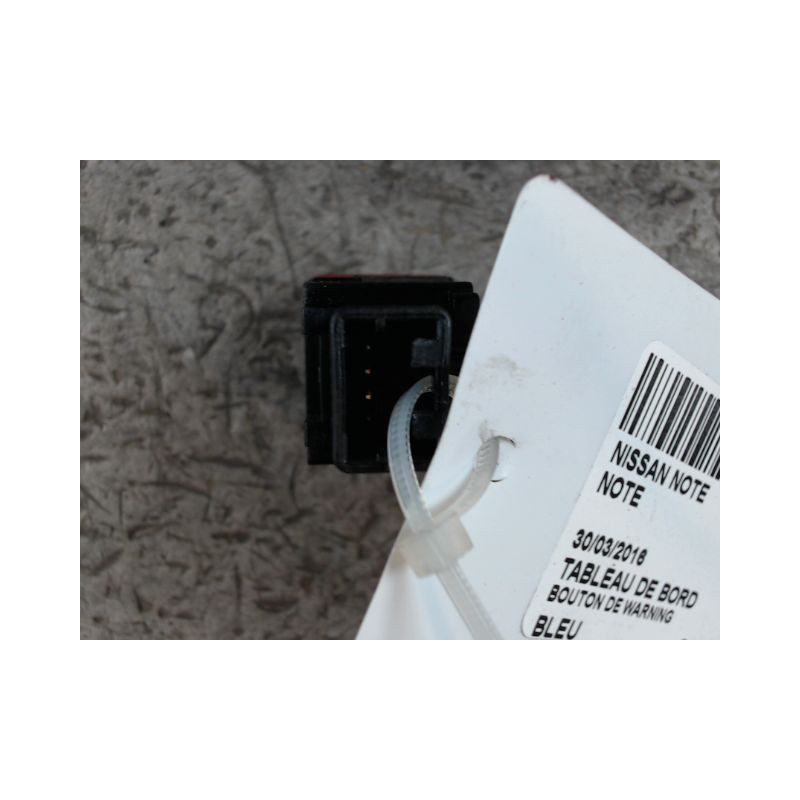 BOUTON DE WARNING NISSAN NOTE