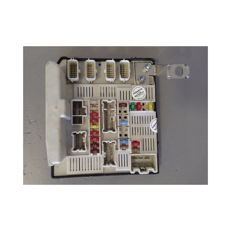 BOITE A FUSIBLES RENAULT MEGANE II PH2 2006-
