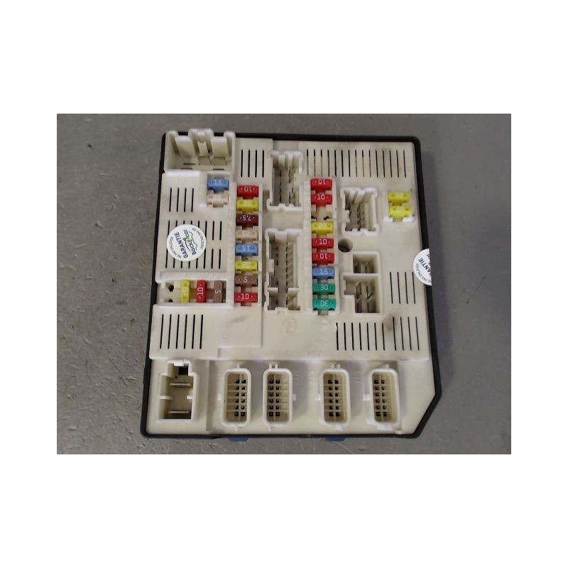 BOITE A FUSIBLES RENAULT MEGANE III ESTATE 09-