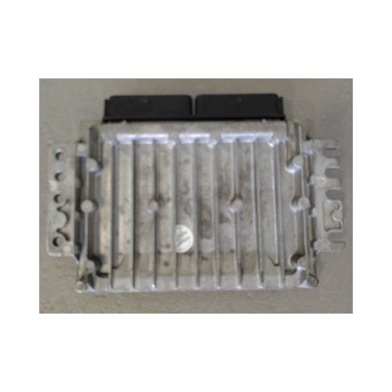 CALCULATEUR MOTEUR RENAULT CLIO