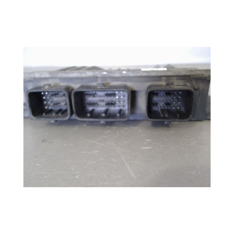 CALCULATEUR MOTEUR RENAULT CLIO