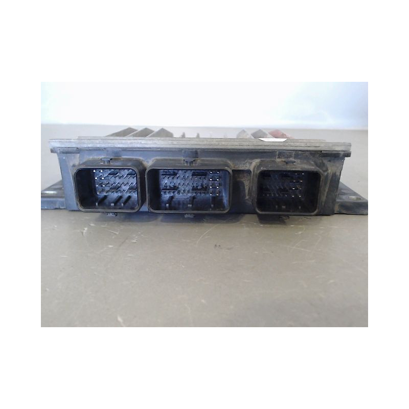 CALCULATEUR MOTEUR RENAULT CLIO
