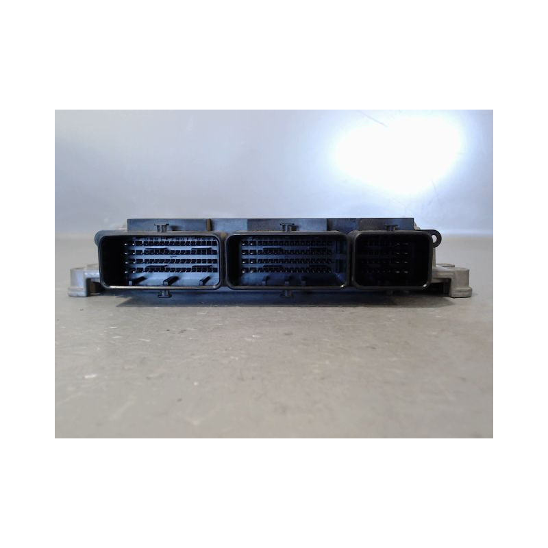 CALCULATEUR MOTEUR RENAULT CLIO