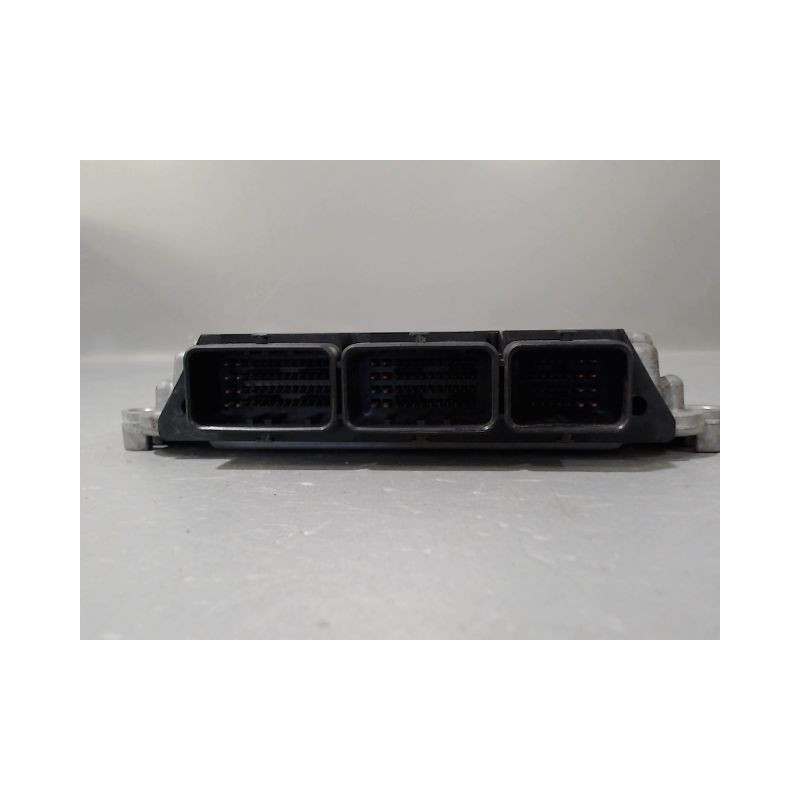 CALCULATEUR MOTEUR RENAULT TRAFIC