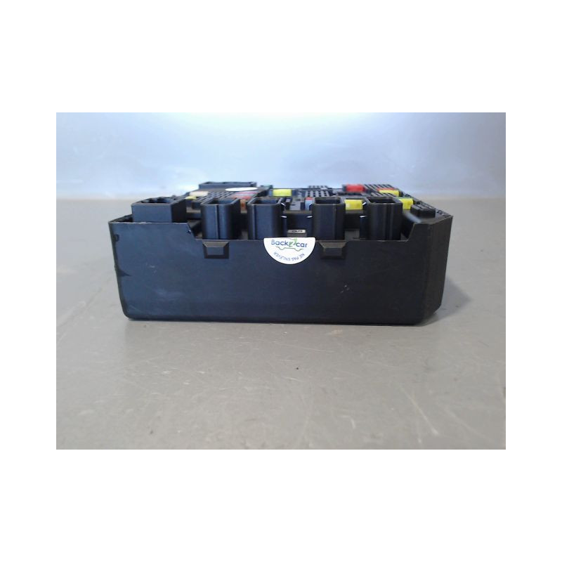 BOITE A FUSIBLES RENAULT MEGANE