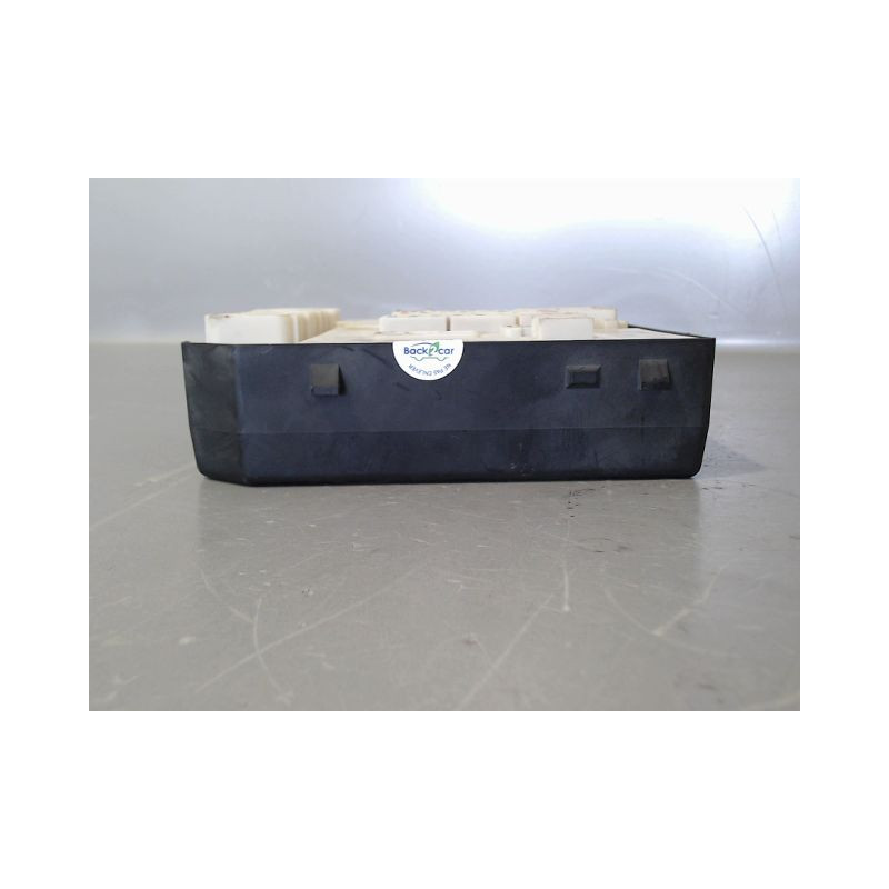 BOITE A FUSIBLES RENAULT MEGANE