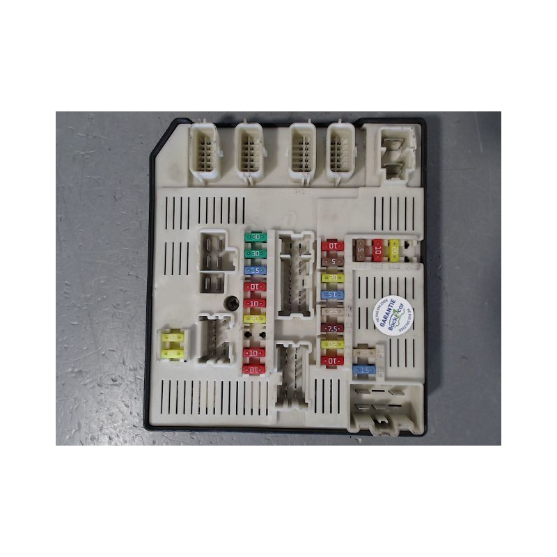 BOITE A FUSIBLES RENAULT MEGANE COUPE III Phase 1 2008-2012
