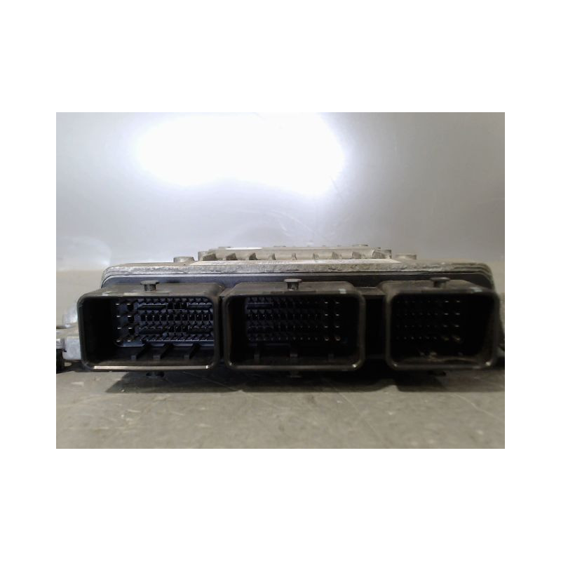 CALCULATEUR MOTEUR RENAULT LAGUNA