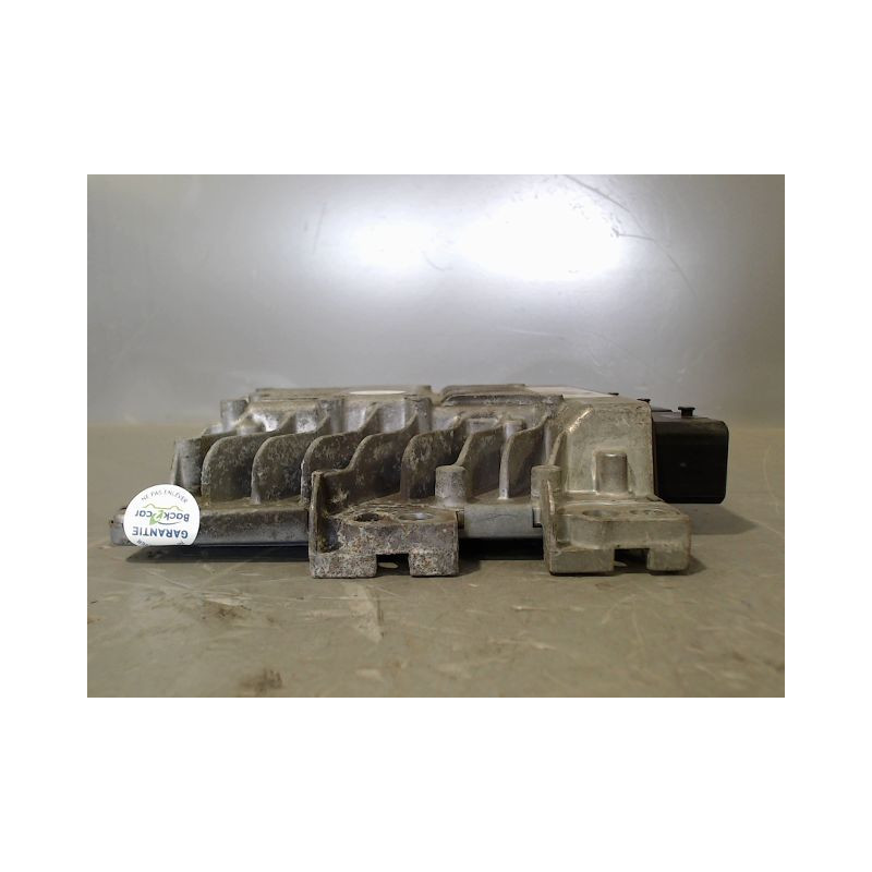CALCULATEUR MOTEUR RENAULT LAGUNA