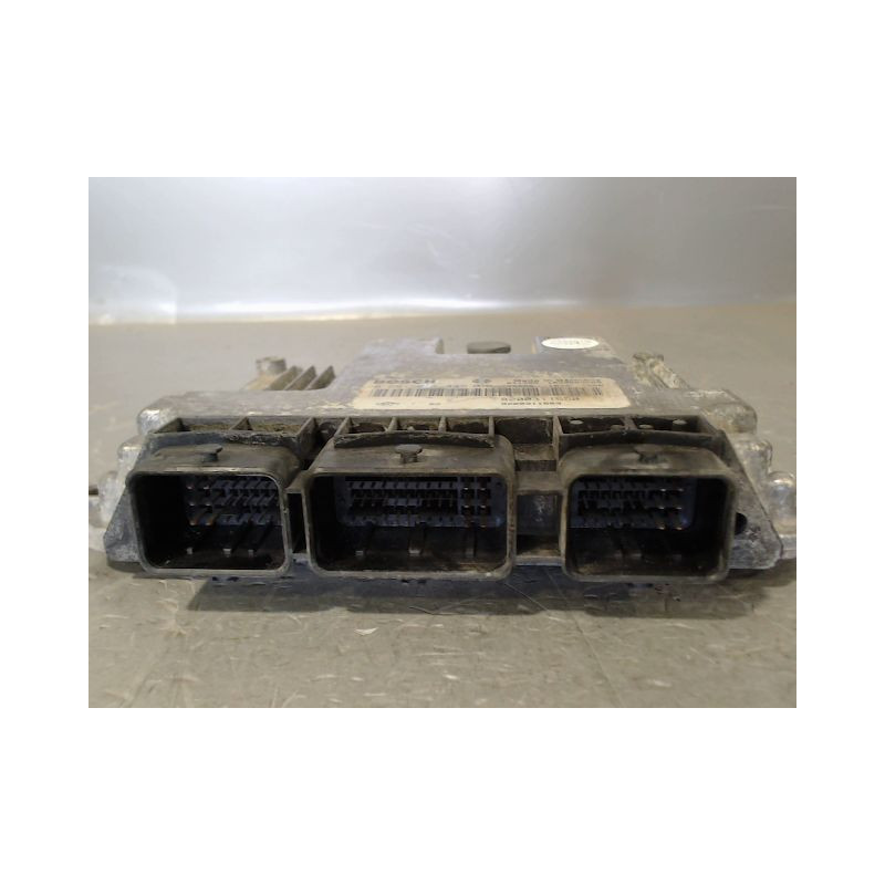 CALCULATEUR MOTEUR RENAULT MASTER MOYEN SURELEVE 2003-