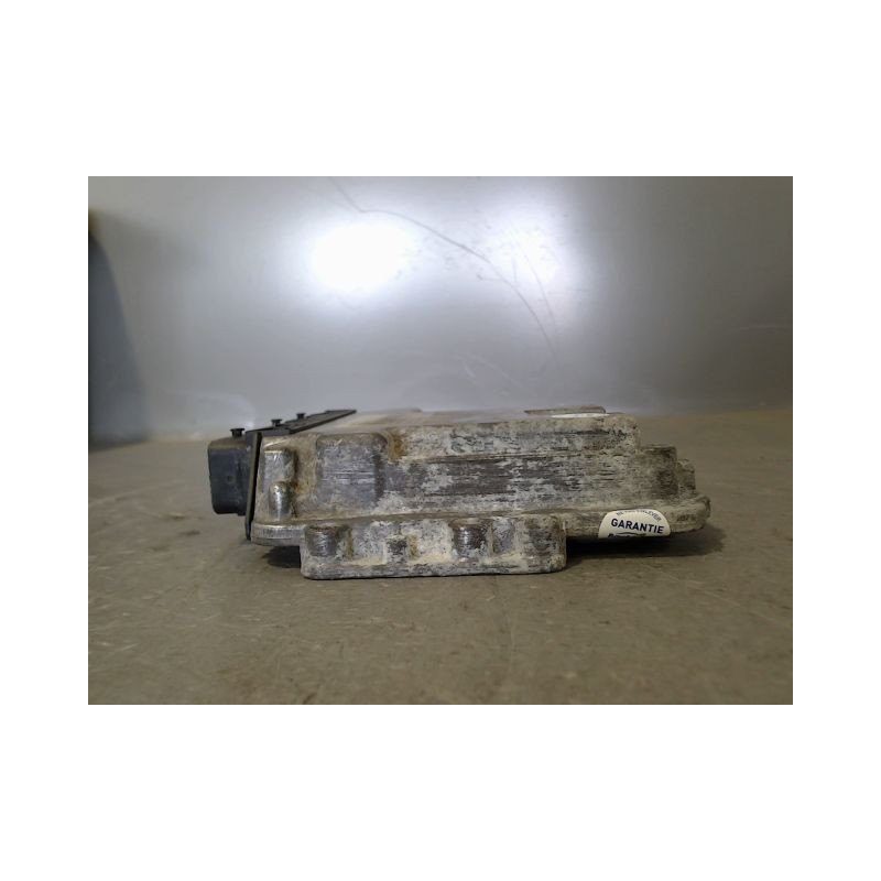 CALCULATEUR MOTEUR RENAULT MASTER MOYEN SURELEVE 2003-