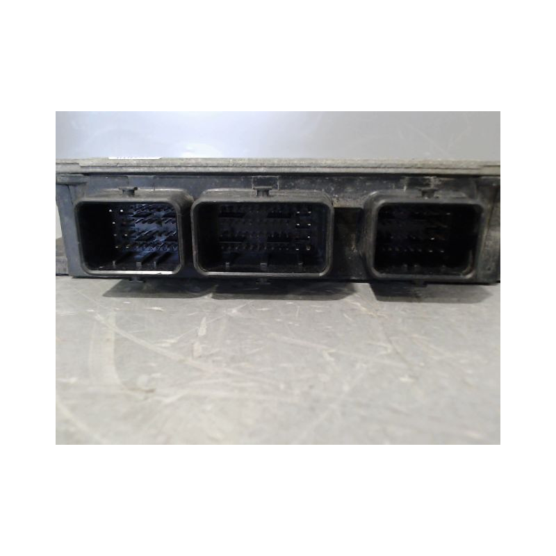 CALCULATEUR MOTEUR RENAULT CLIO