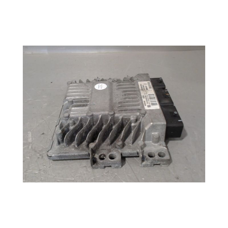 CALCULATEUR MOTEUR RENAULT LAGUNA