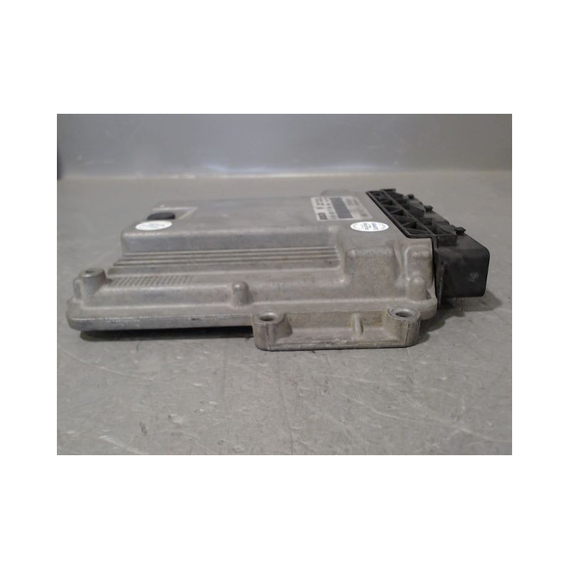 CALCULATEUR MOTEUR RENAULT MASTER