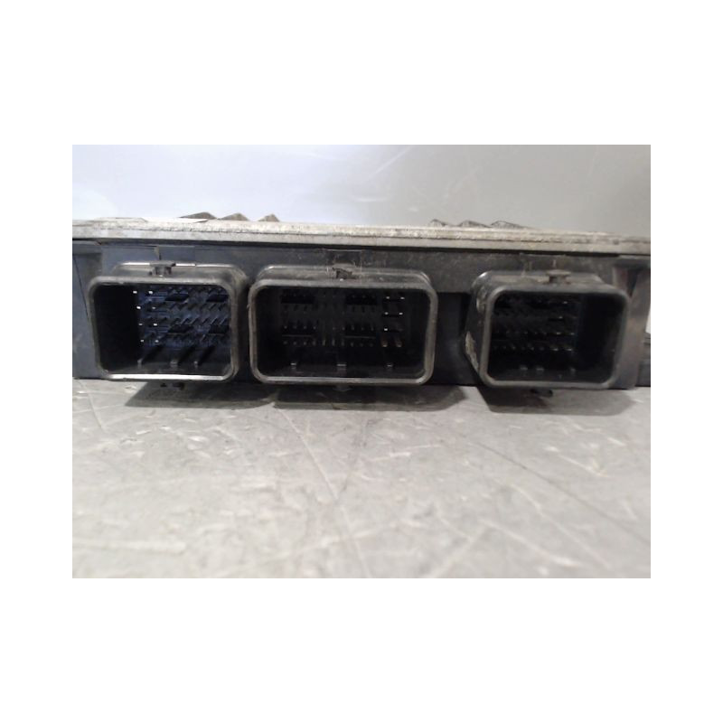 CALCULATEUR MOTEUR RENAULT CLIO