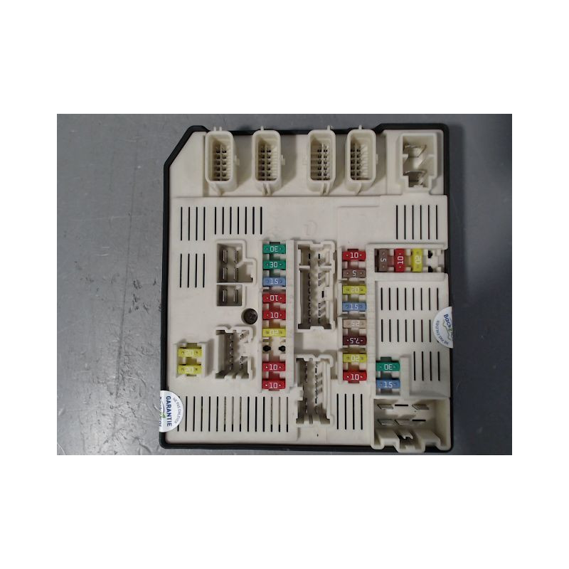 BOITE A FUSIBLES RENAULT MEGANE III 2008-