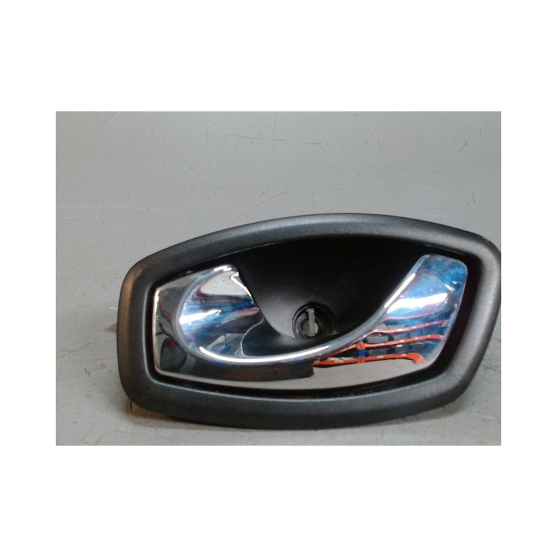 POIGNEE INTERIEURE PORTE AVANT GAUCHE RENAULT CAPTUR