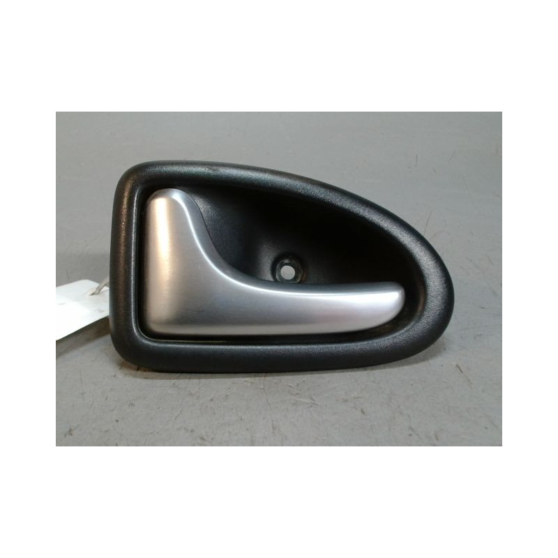 POIGNEE INTERIEURE PORTE AVANT GAUCHE RENAULT TRAFIC COMBI L1H1 1000KG 2001-