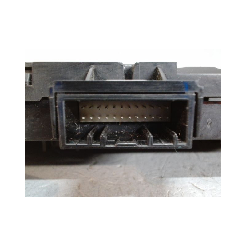 BOUTON DE WARNING DACIA DUSTER