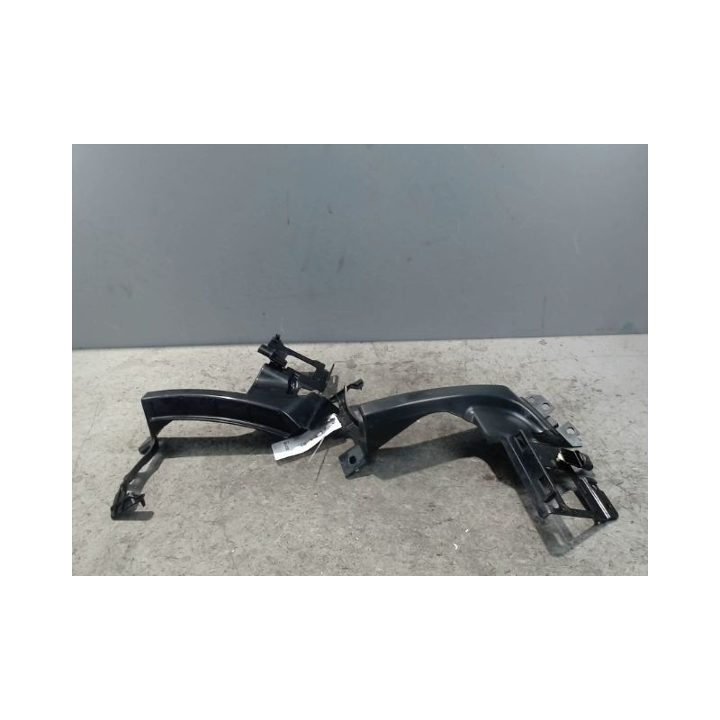 SUPPORT CENTRAL PARE-CHOC ARRIERE  LAND ROVER RR EVOQUE
