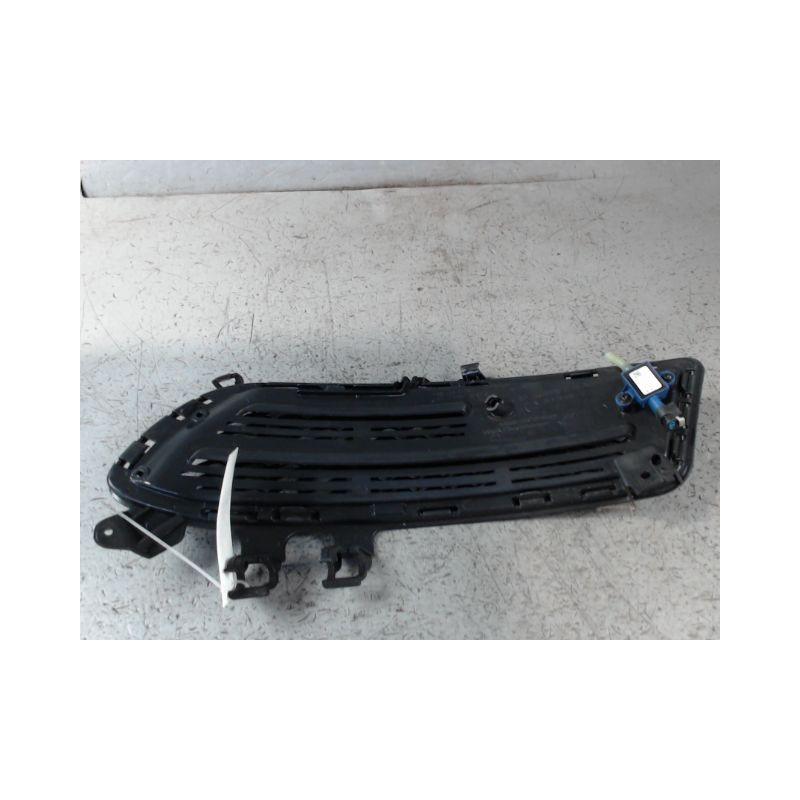 OBTURATEUR PHARE ADDITIONNEL PARE-CHOC AVG MERCEDES CLASSE A 2004-