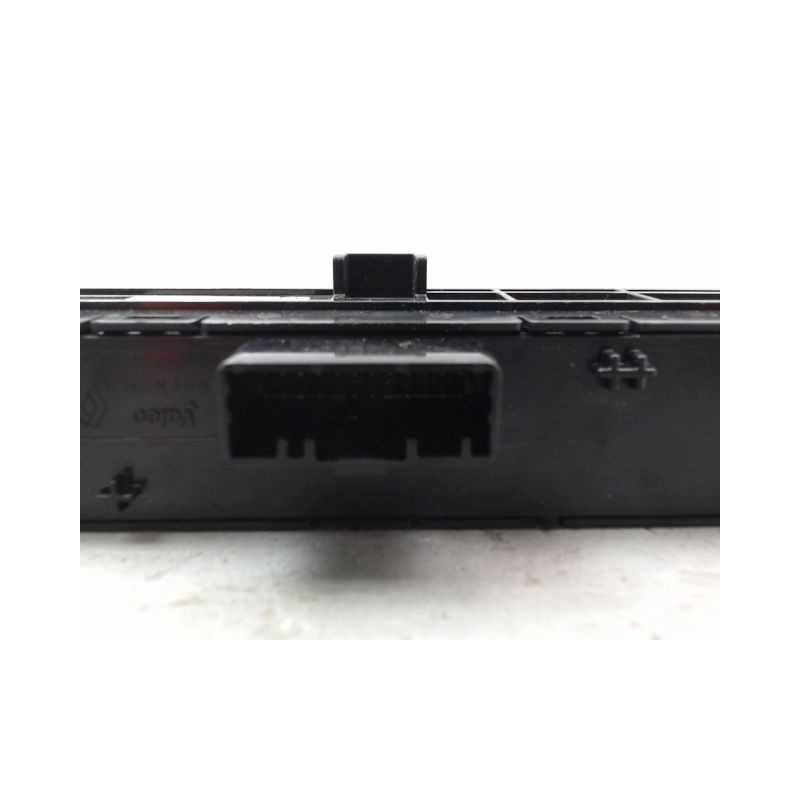 BOUTON DE WARNING MERCEDES CLASSE T