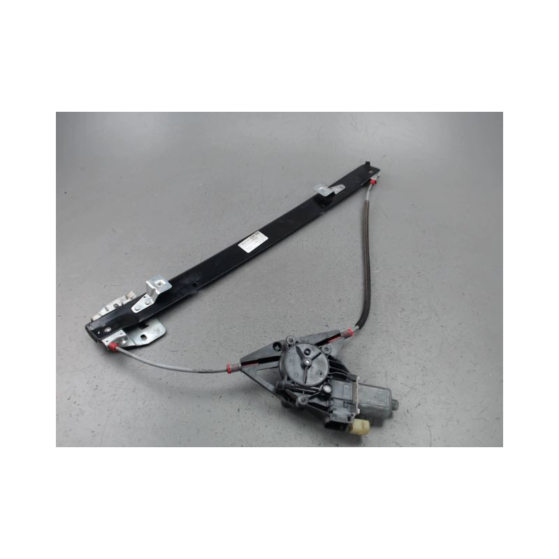MECANISME LEVE-GLACE AVANT DROIT IVECO 35C13