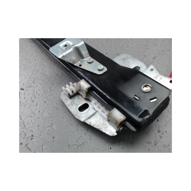 MECANISME LEVE-GLACE AVANT DROIT IVECO 35C13