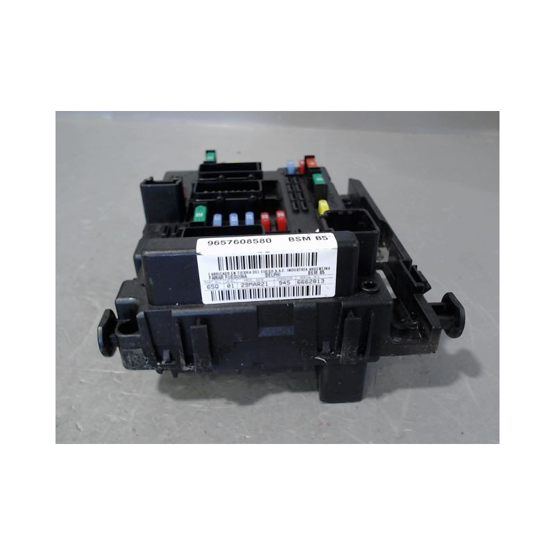 BOITE A FUSIBLES PEUGEOT 307