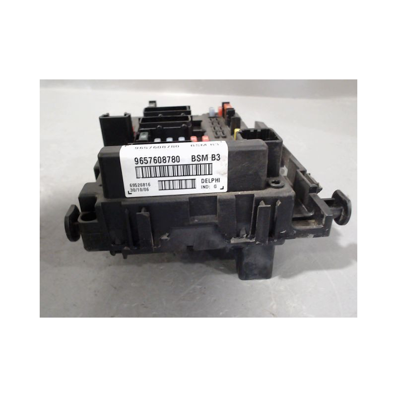 BOITE A FUSIBLES PEUGEOT 206
