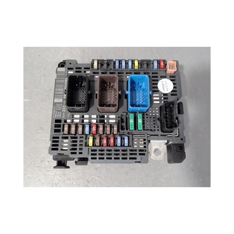 BOITE A FUSIBLES CITROEN C4