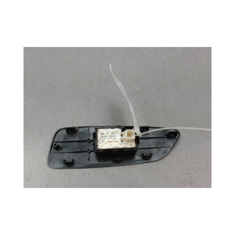 COMMANDE LEVE-GLACE PORTE AVD TOYOTA AURIS I Phase 2 2010-2012